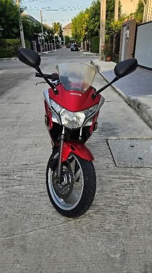 Honda CBR 250 R สีแดง-เงิน 2011 รูปที่ 4