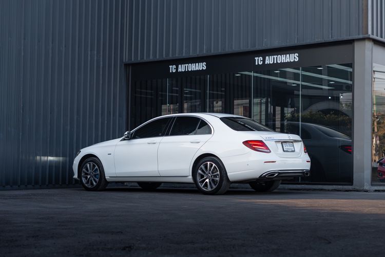 Mercedes-Benz E-Class 2017 E350 Sedan ปลั๊กอินไฮบริด (PHEV) ไม่ติดแก๊ส เกียร์อัตโนมัติ ขาว รูปที่ 4