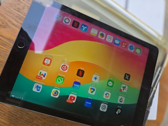 Ipad gen 6 128 gen wifi และ pencil อุปกรณ์ครบกล่อง รูปที่ 2