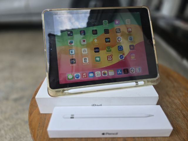 Ipad gen 6 128 gen wifi และ pencil อุปกรณ์ครบกล่อง