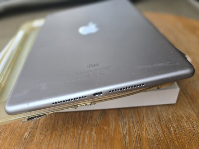 Ipad gen 6 128 gen wifi และ pencil อุปกรณ์ครบกล่อง รูปที่ 6