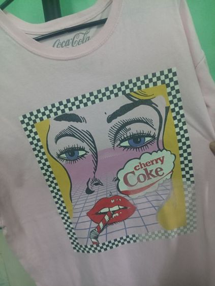 เสื้อยืด Coca-Cola Cherry Coke รูปที่ 6