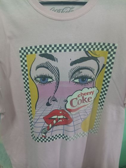 เสื้อยืด Coca-Cola Cherry Coke รูปที่ 3