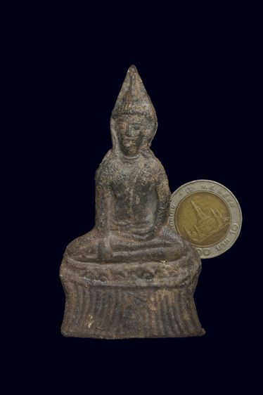 พระท่ากระดานหูช้างสนิมแดงตัดปีก รูปที่ 2