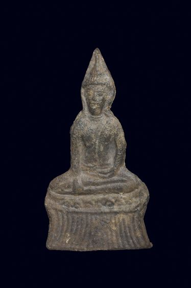 พระท่ากระดานหูช้างสนิมแดงตัดปีก