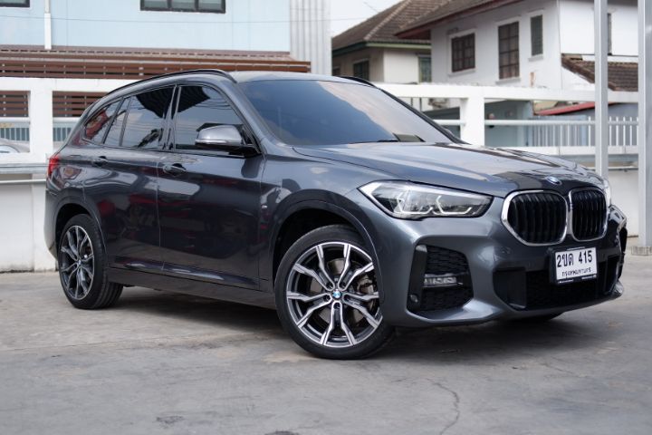 BMW X1 2021 2.0 sDrive20d M Sport Sedan ดีเซล ไม่ติดแก๊ส เกียร์อัตโนมัติ เทา รูปที่ 3