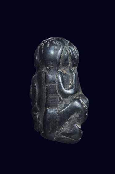 พระปิดตานั่งยองเนื้อเมฆพัตร รูปที่ 3