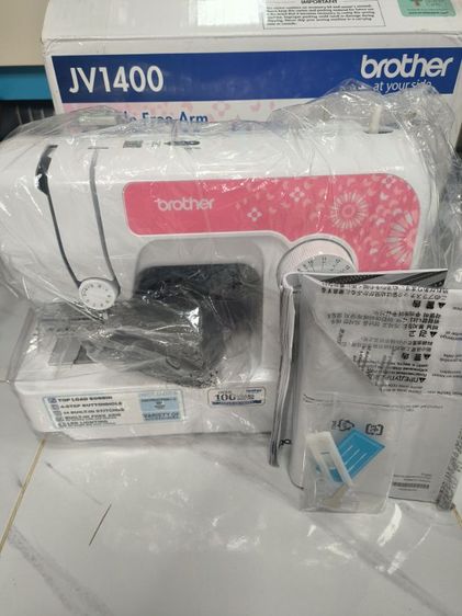ขายจักรbrother JV1400สภาพใหม่กริ๊บไม่ได้ใช้เลยสักนิด ส่งต่อ2500นัดรับบิกซีวงสว่างค่า