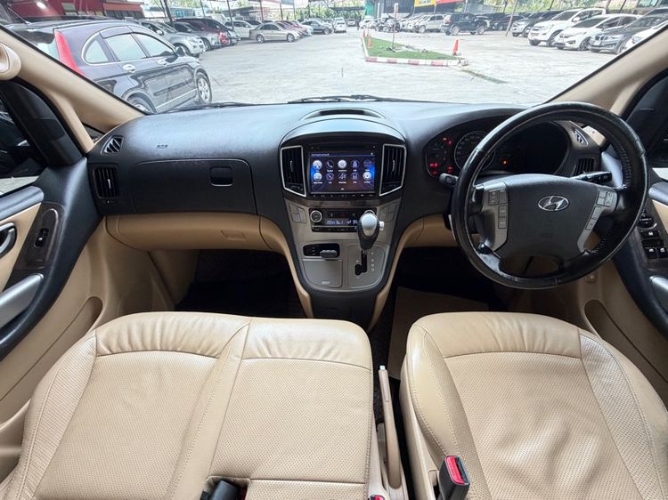 Hyundai H-1  2017 2.5 Deluxe Van ดีเซล ไม่ติดแก๊ส เกียร์อัตโนมัติ ดำ รูปที่ 4