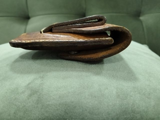 ซองหนังแท้แบรนด์goro'sแบรนด์ที่มีชื่อเสียงของญี่ปุ่น วัสดุหนังแท้หนา ไม่ขาดตัดเย็บดีใส่ไฟแช็คมีดพับเล็กหมุดทองเหลืองตำหนิหมุดล็อคหลุดภาพสุดท้าย รูปที่ 3