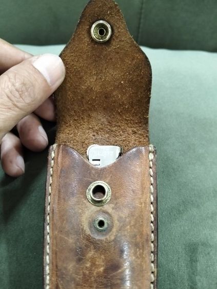 ซองหนังแท้แบรนด์goro'sแบรนด์ที่มีชื่อเสียงของญี่ปุ่น วัสดุหนังแท้หนา ไม่ขาดตัดเย็บดีใส่ไฟแช็คมีดพับเล็กหมุดทองเหลืองตำหนิหมุดล็อคหลุดภาพสุดท้าย รูปที่ 9