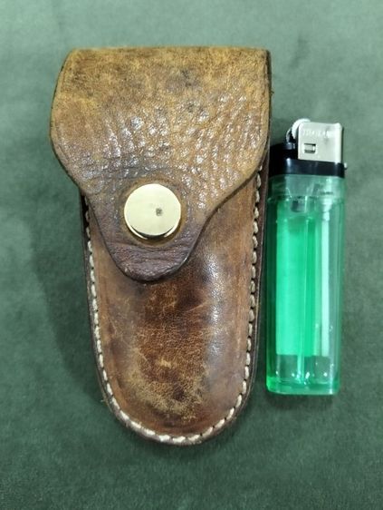 ซองหนังแท้แบรนด์goro'sแบรนด์ที่มีชื่อเสียงของญี่ปุ่น วัสดุหนังแท้หนา ไม่ขาดตัดเย็บดีใส่ไฟแช็คมีดพับเล็กหมุดทองเหลืองตำหนิหมุดล็อคหลุดภาพสุดท้าย รูปที่ 5