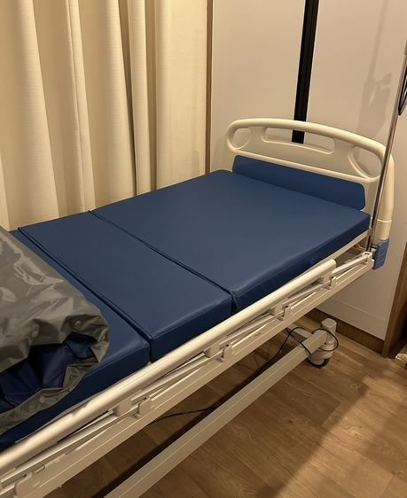 เตียงผู้ป่วย ระบบมือหมุน manual 3 ฟังก์ชั่น สามารถปรับระดับ สูงตำ่ ได้ รูปที่ 4