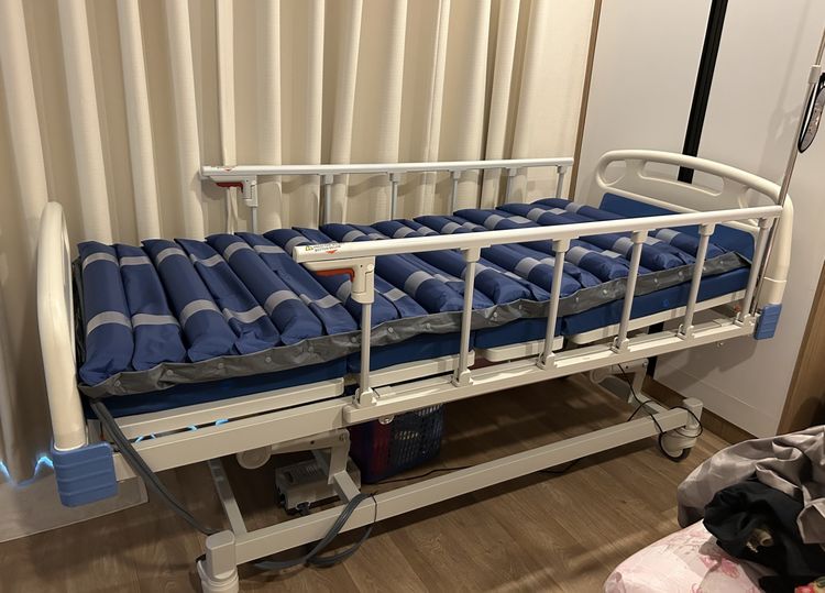 เตียงผู้ป่วย ระบบมือหมุน manual 3 ฟังก์ชั่น สามารถปรับระดับ สูงตำ่ ได้ รูปที่ 2
