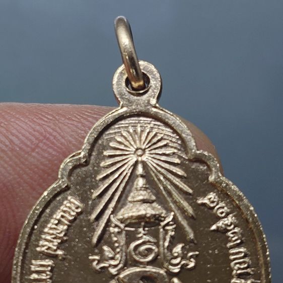 เหรียญที่ระลึก 4 รอบ ในหลวง รัชกาลที่9 ปี2518 "ชุด 2 เหรียญ บล๊อกวงเดือน เนื้อกะไหล่เงิน นาก ไม่ผ่านใช้ เหรียญสวยเดิมๆ รูปที่ 4