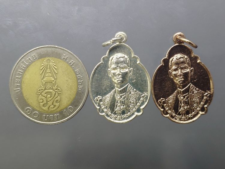เหรียญที่ระลึก 4 รอบ ในหลวง รัชกาลที่9 ปี2518 "ชุด 2 เหรียญ บล๊อกวงเดือน เนื้อกะไหล่เงิน นาก ไม่ผ่านใช้ เหรียญสวยเดิมๆ รูปที่ 5