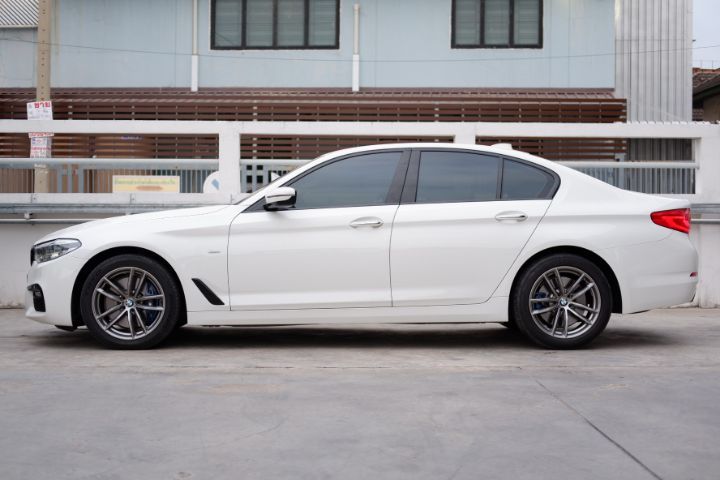 BMW Series 5 2018 520d Sedan ดีเซล ไม่ติดแก๊ส เกียร์อัตโนมัติ ขาว รูปที่ 2