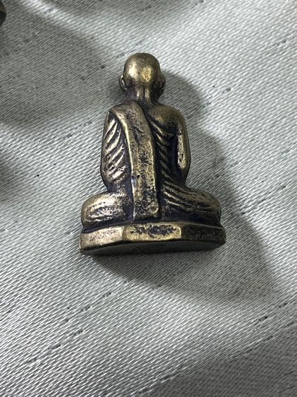 รูปเหมือนปั๊มก้นระฆัง หลวงพ่อพรหม วัดช่องแค เนื้อทองเหลือง ปี 2512 รูปที่ 2