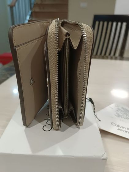กระเป๋าสตางค์ผู้หญิง CK calvin klein ของแท้มือหนึ่ง รูปที่ 5