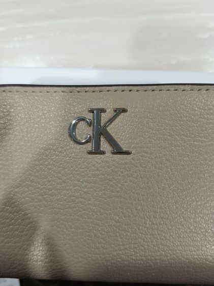 กระเป๋าสตางค์ผู้หญิง CK calvin klein ของแท้มือหนึ่ง รูปที่ 9
