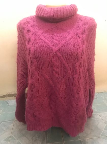 เสื้อไหมพรมสีชมพูคอเต่า