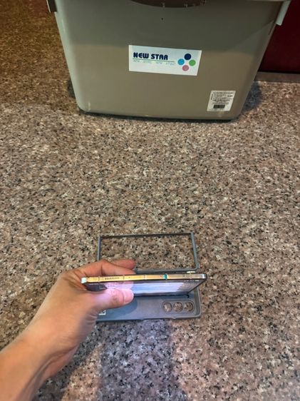 ขายSamsungFold5สีใหม่Cream512กิ๊กฟิมรอบเครื่องยังไม่ได้ลอกใหม่กริปคับใช้งานดีสวยๆถูกมากก รูปที่ 3