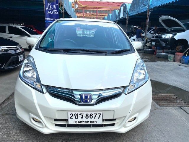 Honda Jazz 2012 1.3 Hybrid Sedan เบนซิน ไม่ติดแก๊ส เกียร์อัตโนมัติ ขาว รูปที่ 3