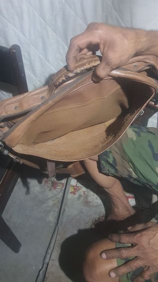 สำรวยกระเป๋าหนัง รูปที่ 4