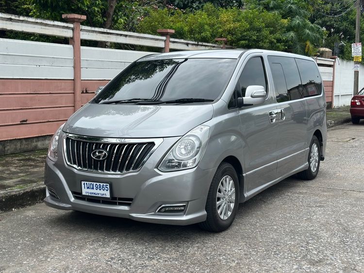 รถ Hyundai H-1  2.5 Elite สี เทา