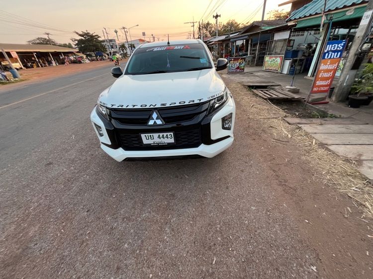 Mitsubishi Triton 2022 2.5 GLX Sedan ดีเซล ไม่ติดแก๊ส เกียร์ธรรมดา ขาว รูปที่ 2