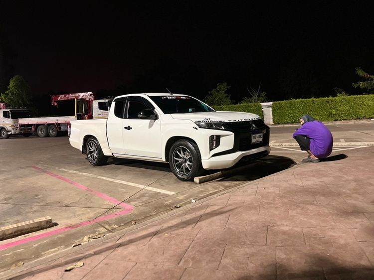 รถ Mitsubishi Triton 2.5 GLX สี ขาว