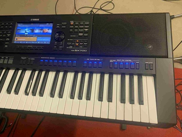 Yamaha sx700 สภาพ95มีกระเป๋า สแตนด์โน้ต แซ้มจังหวะ มีเพลง เยอะเลยครับ สอบถามรายละเอียดได้ที่ ครูหนิม081-0437562