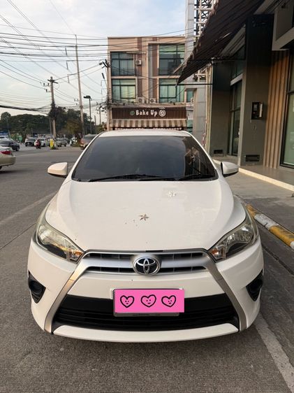 รถ Toyota Yaris 1.2 G สี ขาว