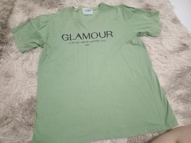 ขายเสื้อยูนิโคล่สวยๆ 1ตัวแถมฟรีอีก1 ขายถูกๆค่ะเนื้อผ้าดีมาก รูปที่ 2