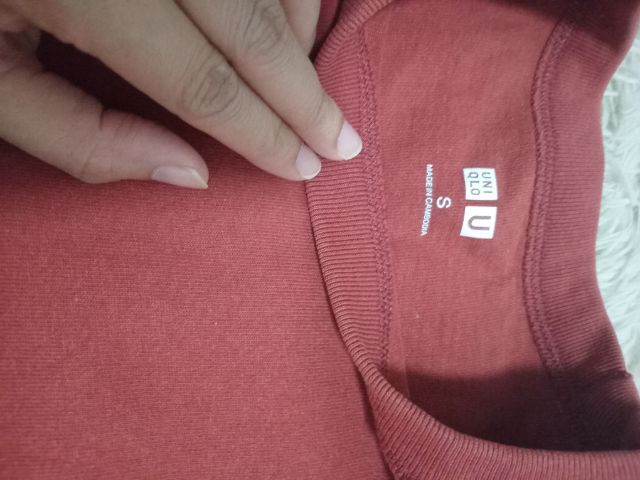 ขายเสื้อยูนิโคล่สวยๆ 1ตัวแถมฟรีอีก1 ขายถูกๆค่ะเนื้อผ้าดีมาก รูปที่ 3