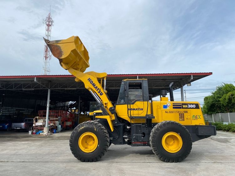 รถตักล้อยาง KOMATSU  รุ่น WA380-3 บุ้งกี๋ 3 คิว ยกสูง 3.9 ม. รถเก่านอกนำเข้า 