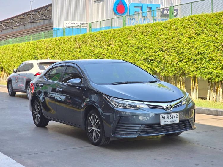 รถ Toyota Altis 1.8 E สี เทา
