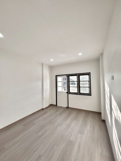 ขายทาวน์เฮาส์ 2 ชั้น ปรับปรุงใหม่ทั้งหลัง รูปที่ 2