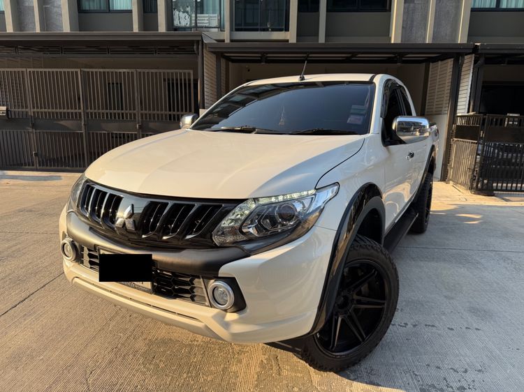 Mitsubishi Triton 2017 2.4 GLS Limited Plus Pickup ดีเซล ไม่ติดแก๊ส เกียร์ธรรมดา ขาว รูปที่ 2