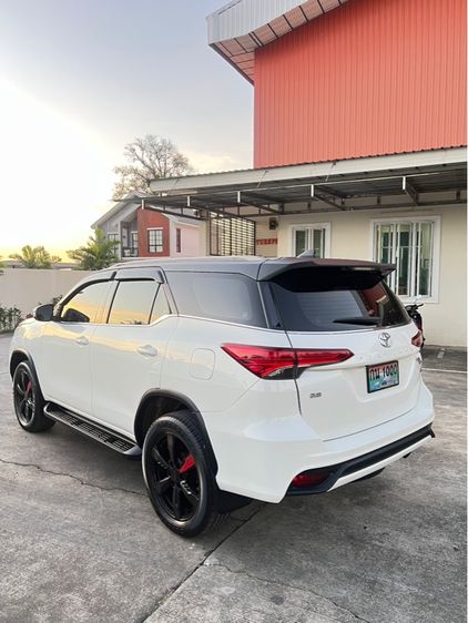 Toyota Fortuner 2017 2.8 TRD Sportivo 4WD Utility-car ดีเซล ไม่ติดแก๊ส เกียร์อัตโนมัติ ขาว รูปที่ 2