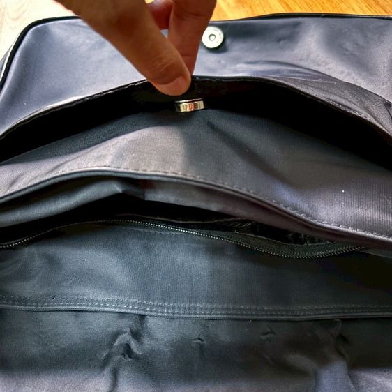 กระเป๋า Prada Black Nylon Crossbody Bag มือสอง รูปที่ 9