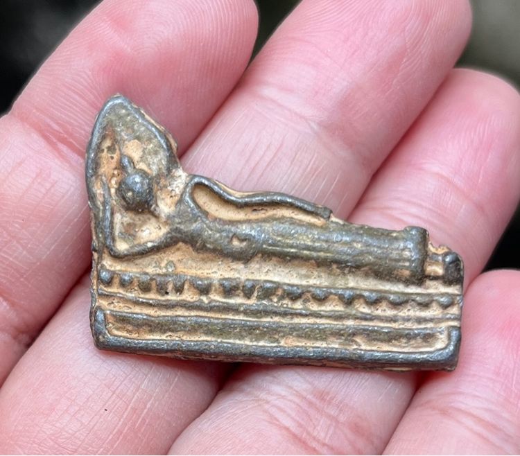 พระนอนเนื้อชิน