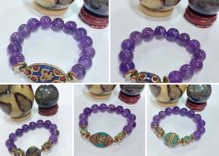 อัญมณี สร้อยข้อมือ Amethysts stone 12 mm With Nepal bead คละแบบ ยาว 18 cm