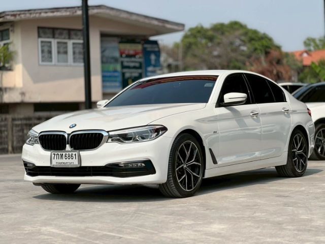 รถ BMW Series 5 520d สี ขาว
