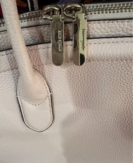Kate Spade ของแท้ค่ะ กระเป๋าถือ มีสายยาวสะพายได้ รูปที่ 4