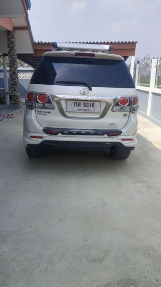 รถ Toyota Fortuner 3.0 V 4WD สี ขาว