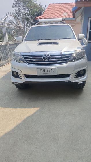 Toyota Fortuner 2015 3.0 V 4WD Utility-car ดีเซล ไม่ติดแก๊ส เกียร์อัตโนมัติ ขาว รูปที่ 2