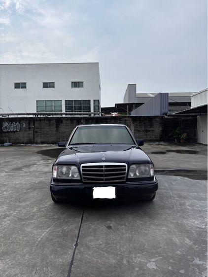 รถ Mercedes-Benz E-Class E200 สี น้ำเงิน