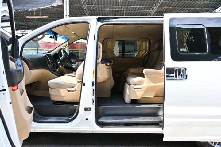 Hyundai Grand Starex 2017 2.5 VIP Utility-car ดีเซล เกียร์อัตโนมัติ ขาว รูปที่ 4