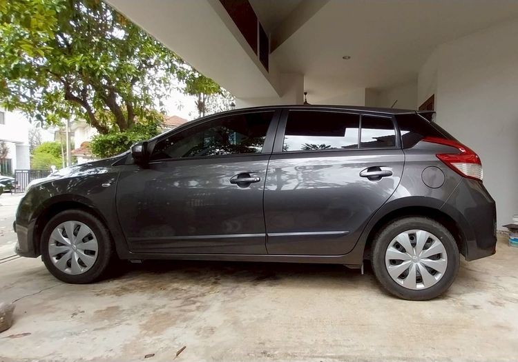 รถ Toyota Yaris 1.2 E สี เทา